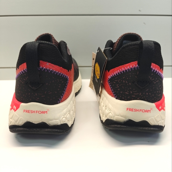 New Balance Fresh Foam Hierro V7 GTX Megagrip Trail Running Sneakers Women's 9.5 - Picture 7 of 11